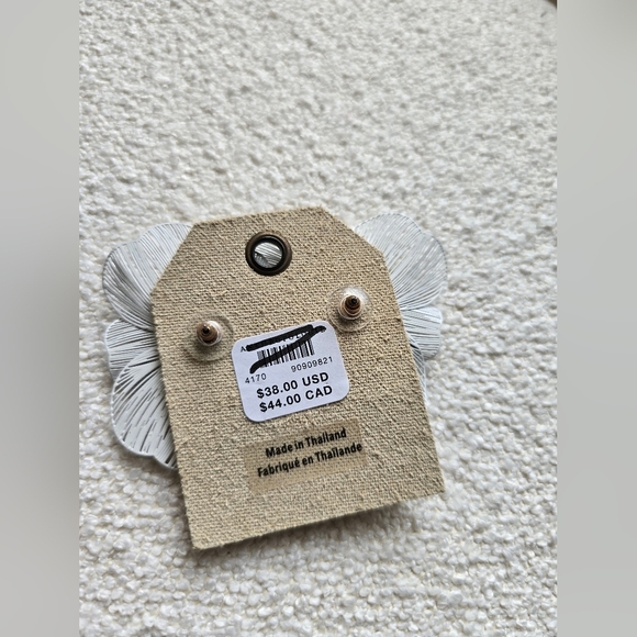 Anthropologie, Wire Floral Earrings, White - NWT! - Picture 5 of 5